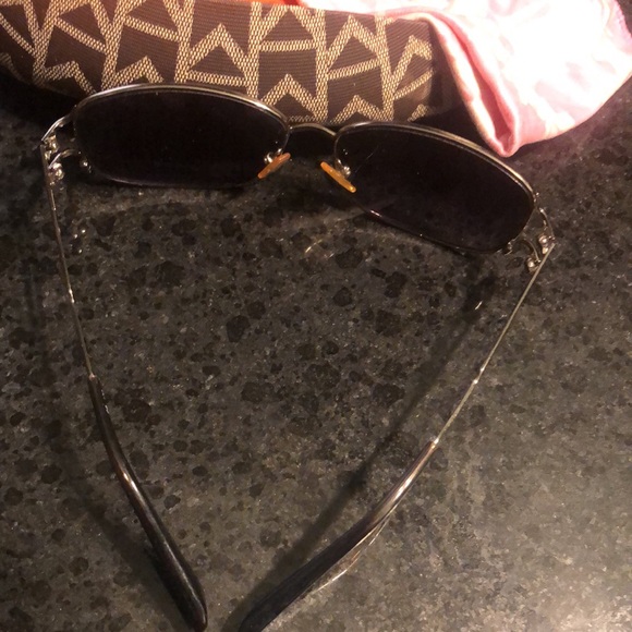 Michael Kors Sunglasses, case and cleaning cloth. Exc used condition - Picture 3 of 9